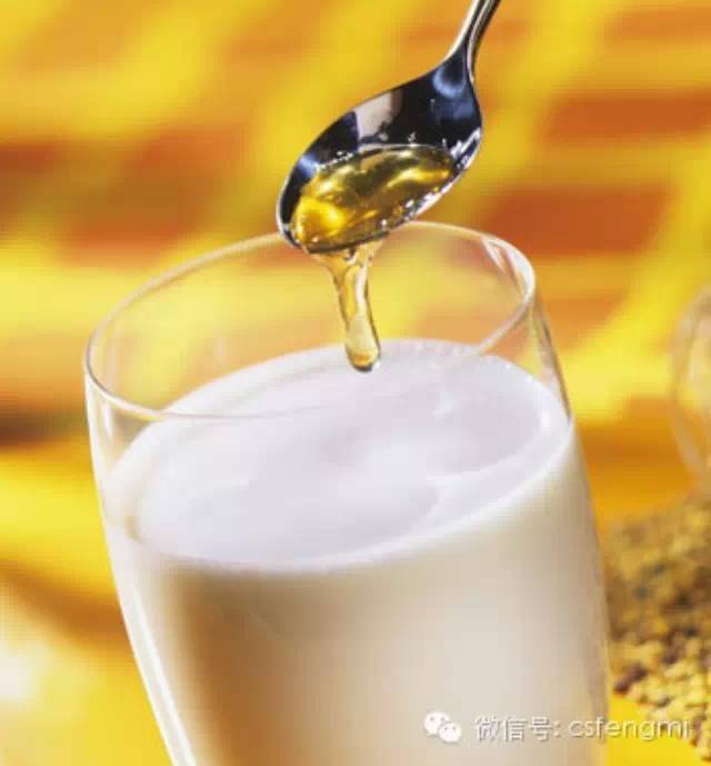 温牛奶加蜂蜜，可缓解甚至消除失眠、痛经之苦。
