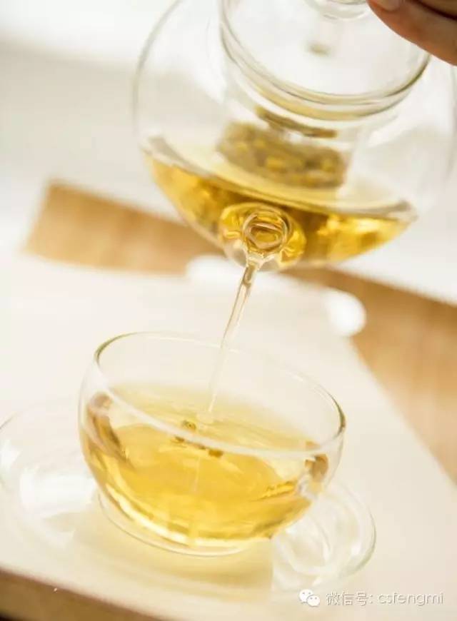 蜂蜜茶水：对治疗慢性喉炎和口腔炎都有显著疗效