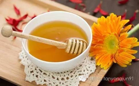 蜂蜜敷面膜 痛风蜂蜜 怎么喝蜂蜜水最好 柠檬蜂蜜水有什么作用 土蜂蜜的价格