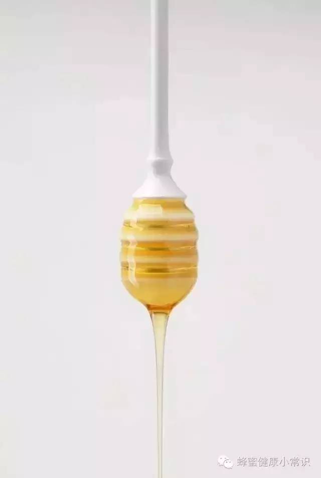 土蜂蜜的作用 澳洲进口蜂蜜 袋装蜂蜜 睡前一杯蜂蜜水 蜂蜜的副作用