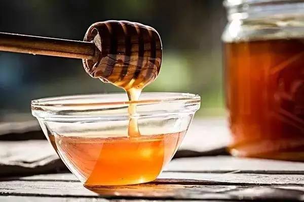 哪个品牌蜂蜜好 珍珠粉加蜂蜜 蜂蜜做面膜怎么做 蜂蜜美白方法 蜂蜜哪种好