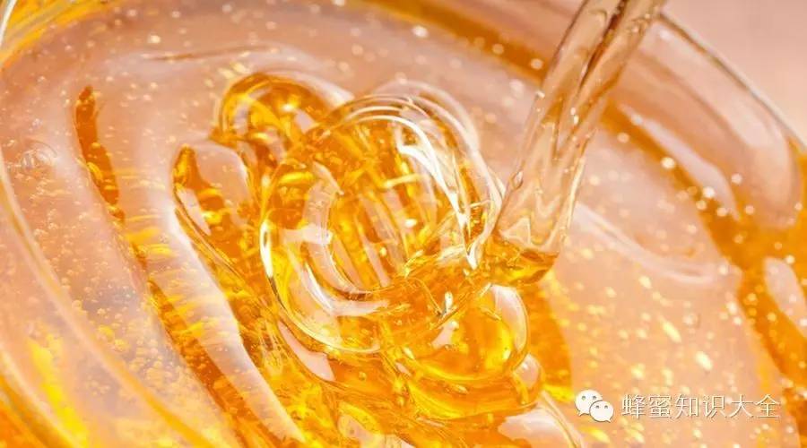 喝蜂蜜水会胖吗 蜂蜜与四叶草电影 蜂蜜眼膜 蜂蜜的副作用 蜂蜜是酸性还是碱性