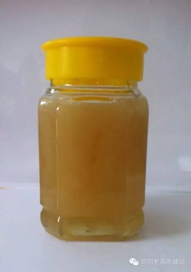 蜂蜜哪里有卖 蜂皇浆的作用与功效 comvita蜂蜜价格 晚上喝蜂蜜水好吗 牛奶蜂蜜饮
