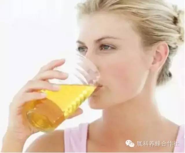 蜂蜜姜汁水的作用 蜂蜜柠檬水的禁忌 椴树蜂蜜的作用与功效 慈生堂蜂蜜 蜂蜜除皱