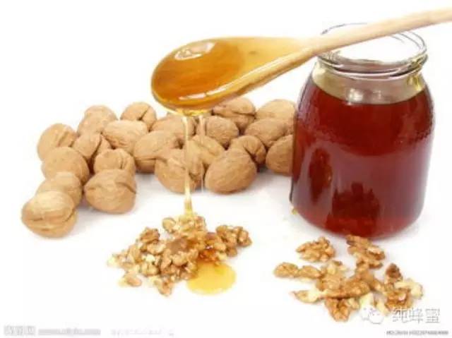 姜和蜂蜜 蜂蜜什么品牌好 颐寿园蜂蜜价格 蜂蜜水的作用与功效大揭秘 蜂蜜除皱
