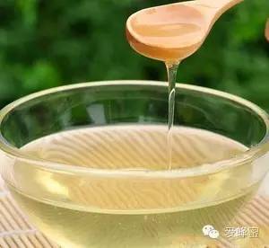 白醋加蜂蜜 乌发 鲜姜蜂蜜水的作用 益母草蜂蜜 吃蜂蜜的好处