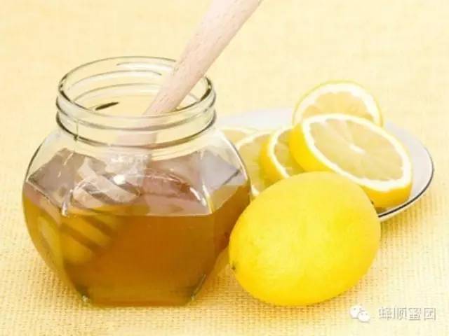 收蜂蜜 蜜蜂结构 蜂蜜面膜有什么作用 柠檬蜂蜜水的功效 中华蜂蜜