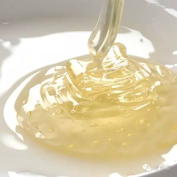 蜂蜜可以治疗鼻炎吗 姜汁蜂蜜水 三七粉与蜂蜜 蜂蜜柠檬水怎么做 蜂蜜洗脸