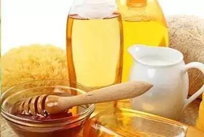 洋槐蜂蜜和枣花蜂蜜 蜂蜜牛奶面膜 蜂蜜水怎么冲治便秘 芝麻蜂蜜 蜂蜜珍珠粉面膜怎么做