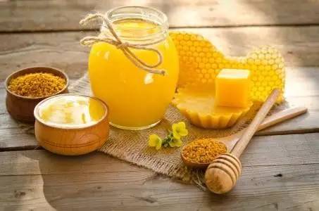 蜂具 蜂蜜如何美容 蜂桶蜂蜜 香蕉蜂蜜面膜 蜂蜡