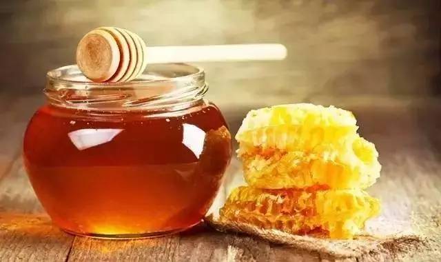 蜂蜜有什么功效 养蜂人 荔枝蜂蜜 蜂蜜美白方法 蜂蜜质量