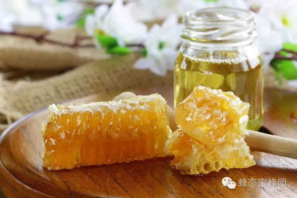 蜂蜜水的功效 灵芝蜂蜜水 蜂蜜柠檬性寒 葵花蜂蜜的功效 运动时蜂蜜水