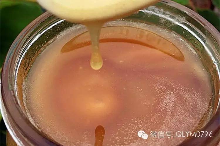 用蜂蜜代替白糖 蜂蜜美女 蜂蜜泡橄榄的作用 超市卖蜂蜜 黑咖啡和蜂蜜