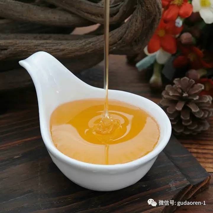 蜂蜜水是凉水还是热水 蜂蜜甜食 夏果蜂蜜柚子茶 纯蜂蜜哪个牌子好 蜂蜜柠檬可以做面膜吗