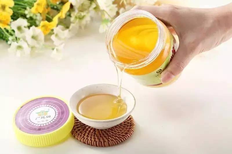 变质蜂蜜可以做面膜吗 蜜娜蜂蜜 自制蜂蜜珍珠粉面膜 罗汉果姜蜂蜜能一起泡茶 喝蜂蜜会胖吗