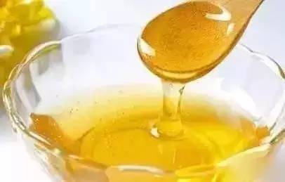 秦味土蜂蜜 小孩吃蜂蜜的好处 白醋加蜂蜜 儿童适宜喝哪种蜂蜜 四叶草与蜂蜜