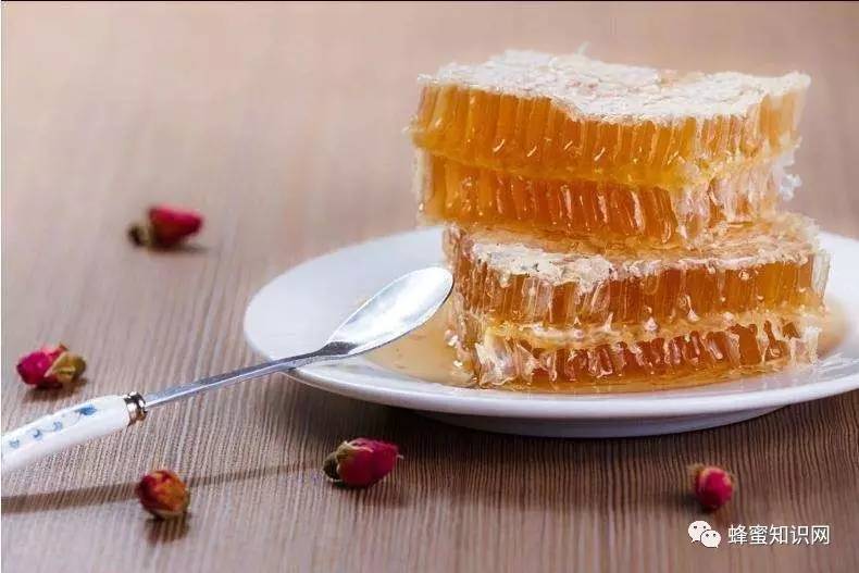 肺癌能喝蜂蜜吗 生姜可以和蜂蜜一起喝吗 蜂蜜生姜水能减肥 熊宝宝够蜂蜜 牛奶加蜂蜜敷脸有什么好处
