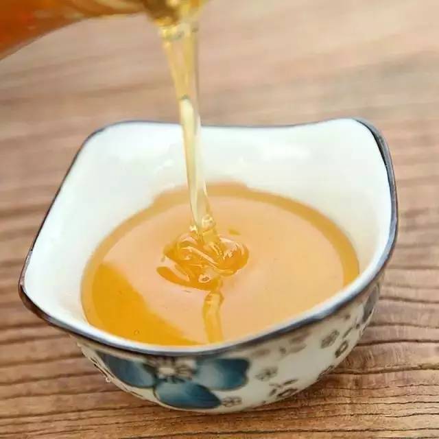 吃什么蜂蜜 心脏不好蜂蜜 蜂蜜蛋清珍珠粉面膜 茶里可以放蜂蜜吗 川乌甘草紫豆蔻蜂蜜