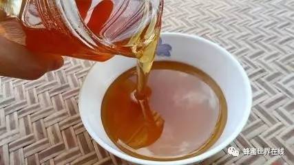 蜂蜜水的作用与功效 蜂蜜商标类别 苹果醋加蜂蜜能治疗痛风 蜂蜜与红豆 孕妇蜂蜜萝卜