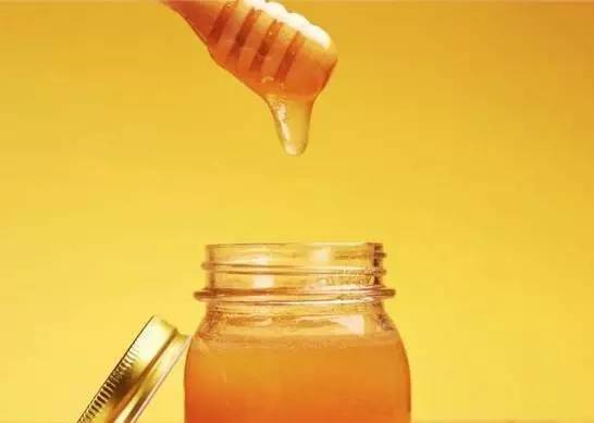 百花枣花蜂蜜 九蜂堂蜂蜜怎么样 红糖蜂蜜柠檬水 孕妇能吃蜂蜜吗 蜂蜜怎么是红色的