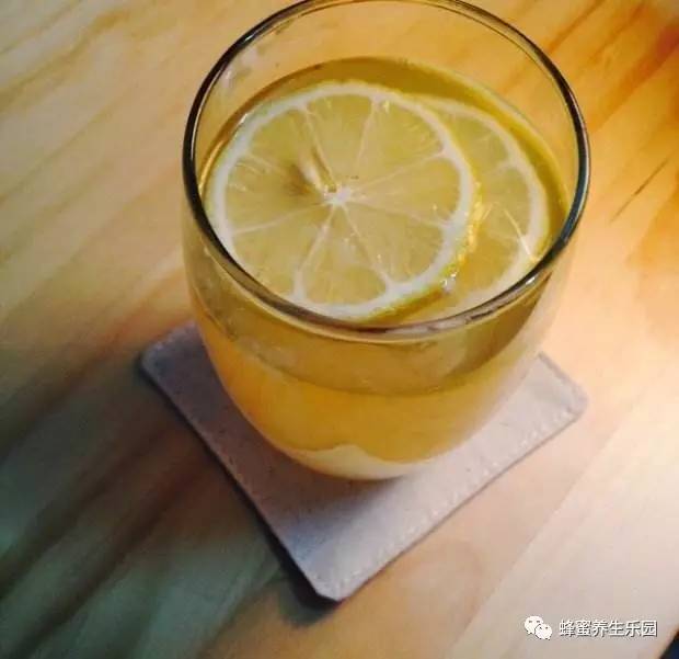 柠檬蜂蜜水的功效 柠檬蜂蜜水什么时候喝最好
