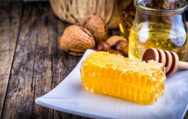 蜂蜜可以混合 陈李济蜂蜜 香蕉蜂蜜减肥法 肾结石喝蜂蜜水 蜂蜜的美容方法