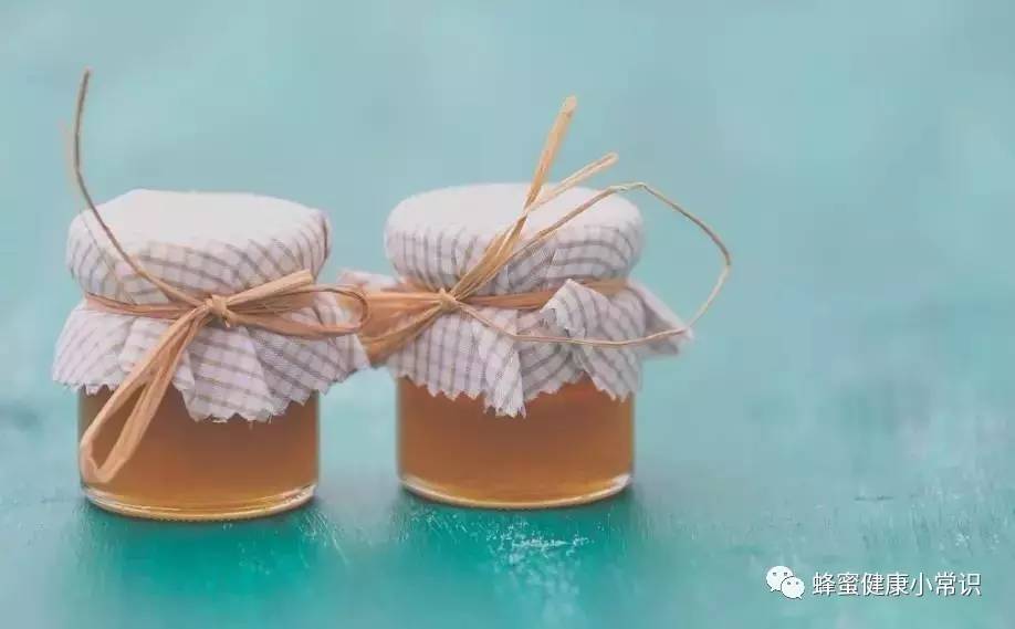 柚子蜂蜜茶的功效与作用 用蜂蜜怎么洗头发 新生儿可以吃蜂蜜 吃什么蜂蜜对胃好 汪氏蜂蜜不好