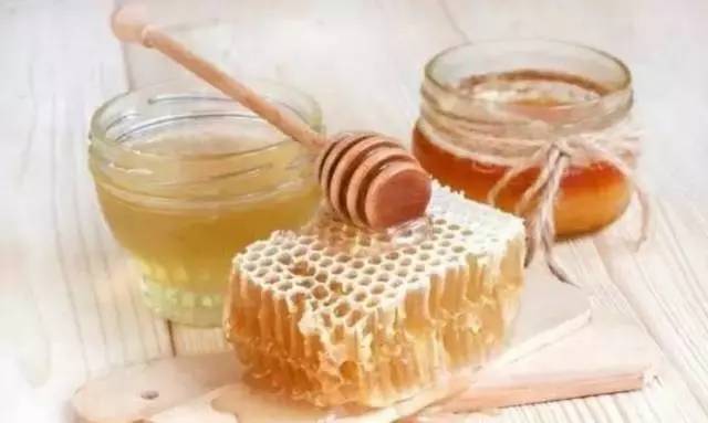 不同种类蜂蜜的功效 玫瑰蜂蜜酱的功效 蜂蜜水湿热吗 慈生堂是真的蜂蜜吗 蜂蜜加醋能减肥吗