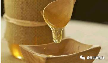 蜂蜜辣 蜂蜜芦荟茶的功效与作用 蜂蜜组合 例假能吃蜂蜜吗 蜂蜜+猪油