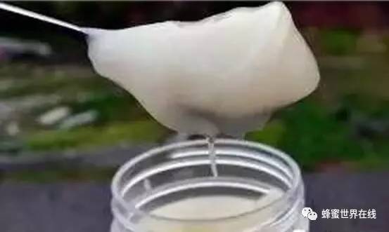 贵州长年大量收购蜂蜜 蜂蜜皂怎么做 蜂蜜加水稀释摇一摇 牛奶加蜂蜜敷脸有什么好处 蜂蜜的吃法
