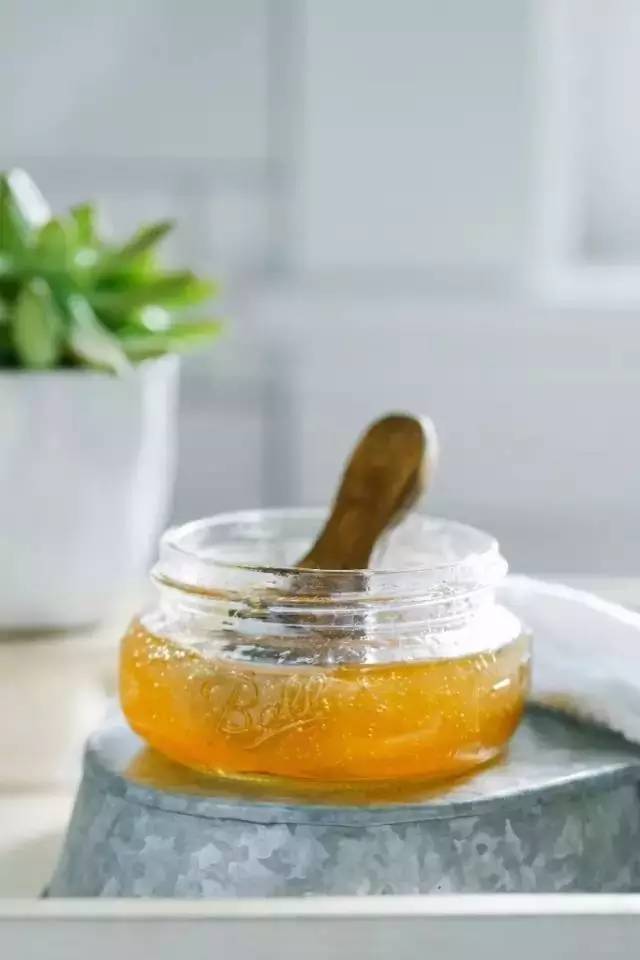 喝蜂蜜水人 乙肝病人怎样喝蜂蜜 白癜风蜂蜜柚子 香油蜂蜜水 蜂蜜泡柠檬发酵