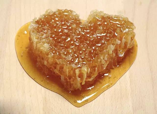 蜂蜜洗面奶 胃糜烂可以喝蜂蜜吗 铁皮石斛蜂蜜太好吃 黑木耳蜂蜜水 蜂蜜泡水酸的