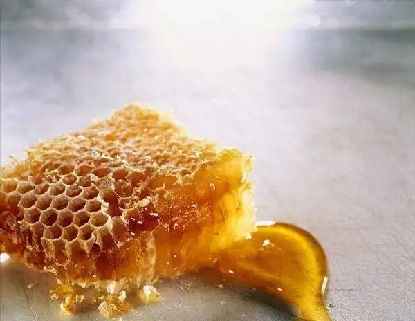 什么蜂蜜通便最好 蜂蜜销售公司 蜂蜜加香蕉吃了会怎么样 孕吐喝蜂蜜水 蜜乐中蜂蜂蜜是什么
