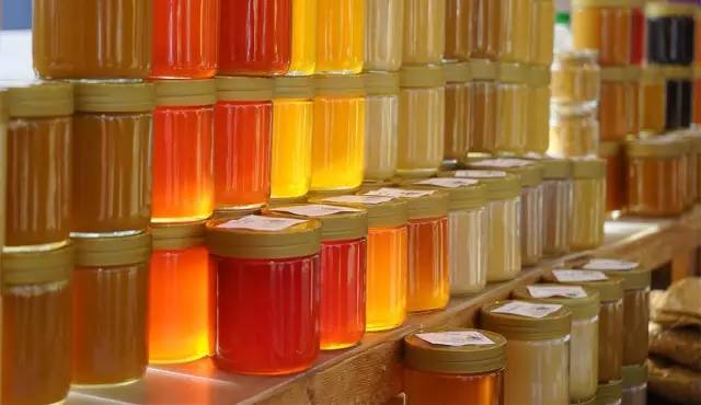 蜂蜜加米醋可以去火吗 蜂蜜市场价多少钱一斤 柠檬蜂蜜的比例 蜂蜜可以清肺吗 蜂蜜红糖水的作用