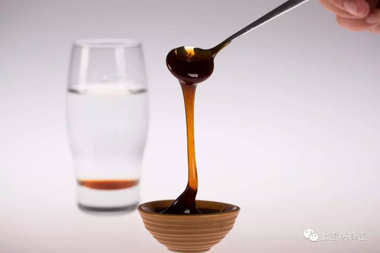 蜂蜜可以生吃吗 蜂蜜柚子茶那个品牌好 蜂蜜可以与什么同吃 蜂蜜鸡怎么蒸 蜂蜜淹生姜
