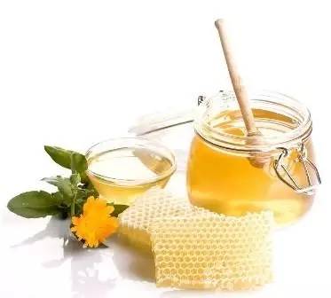 我想问蜂蜜什么牌子是最佳的 杨氏蜂蜜官网 蜂蜜牛奶炖鸡蛋 地黄蜂蜜 麦卢卡蜂蜜咽喉炎