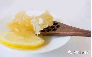 生姜加蜂蜜喝了有什么好处 什么蜂蜜治便秘好 蜂蜜减肥的正确吃法 喝蜂蜜水会流鼻血吗 奶浴加蜂蜜