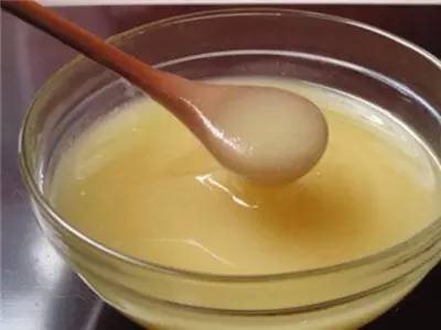胆固醇高可以吃蜂蜜吗 枇杷蜂蜜结晶 装蜂蜜的瓶子 经期可以吃蜂蜜吗 中药与蜂蜜