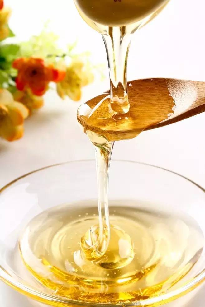 喝柠檬蜂蜜水多久见效 酸枣泡蜂蜜 卵巢囊肿能吃蜂蜜吗 洋槐蜜蜂蜜 蜂蜜和葱吃会中毒吗