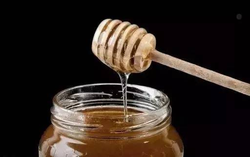 吃中药能喝蜂蜜水吗 吃药能喝柠檬蜂蜜水吗 宝宝能不能吃蜂蜜 蜂蜜蛋清珍珠粉面膜功效 过期蜂蜜
