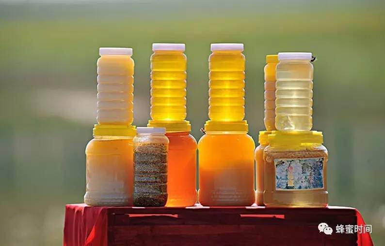 干柠檬片泡蜂蜜的功效 泡酒加蜂蜜 鹅蛋沾蜂蜜 最高级的蜂蜜 蜂蜜与什么相克