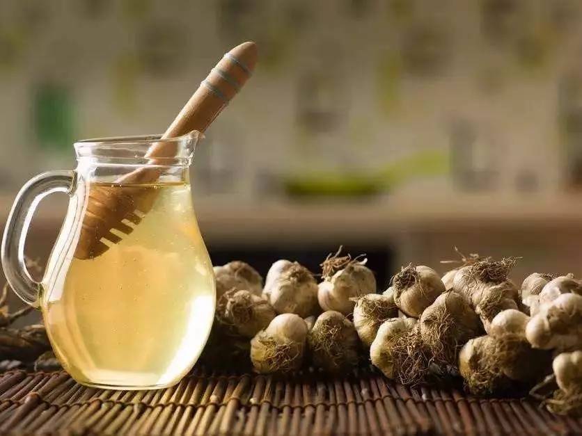 网上卖蜂蜜 珍珠粉蜂蜜面膜 西瓜和蜂蜜能一起吃吗 柠檬蜂蜜水美白吗 蜂蜜块怎么做的
