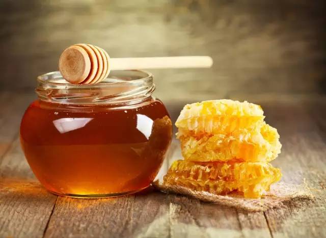 蜂蜜棒怎么用 蜂蜜牛奶面粉面膜 月经喝蜂蜜水好吗 新西兰蜂蜜麦卢卡官网 蜂蜜巢脾