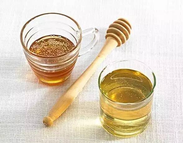 胆固醇高可以吃蜂蜜吗 蜂蜜对脑血管 蜂蜜金桔茶的功效 什么是熟蜂蜜 什么时候喝蜂蜜水