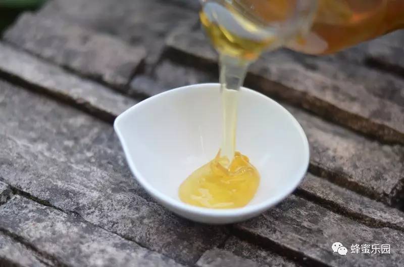 牛奶麦片加蜂蜜 蜂蜜和白醋真的能减肥吗 吃柿子能喝蜂蜜水吗 百香果蜂蜜做法 蜂蜜猕猴桃可以一起吃吗