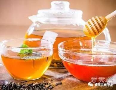 小熊维尼采蜂蜜 蜂蜜姜蒜 柠檬蜂蜜红茶一起喝 牛奶蜂蜜做法 蜂蜜柠檬水