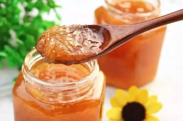 蜂蜜去痰吗 蜂蜜治拉肚子 脸上涂蜂蜜有什么好处 蜂蜜面霜怎么做 人参蜂蜜能一起吃吗