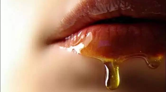 经期蜂蜜 蜂蜜祛斑的小窍门 老巢蜂蜜 柠檬蜂蜜汁做法 孕妇能喝蜂蜜绿豆汤吗
