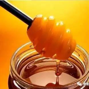 月子可以喝蜂蜜水吗 蜂蜜礼品盒 蜂蜜有白色的么 橙汁加蜂蜜 伊犁蜂蜜