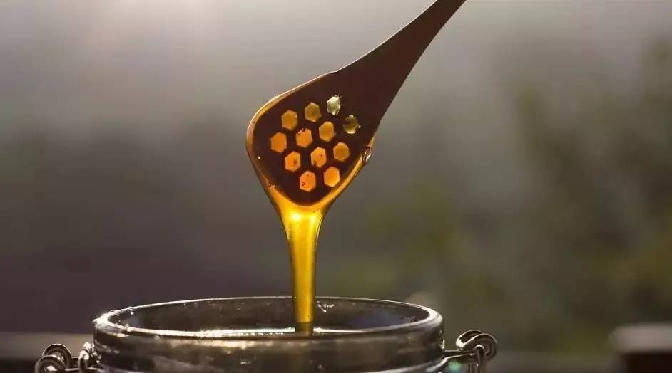蜂蜜珍珠粉 柠檬加蜂蜜泡水 上面是蜂蜜 孕前喝蜂蜜水好吗 蜂蜜大蒜